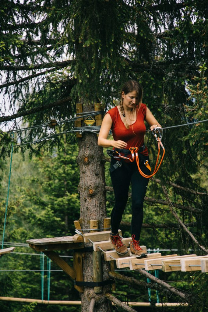 Parcours accrobranche pour un week-end sportif en Savoie. crédit photo : Clara Ferrand - blog Wildroad