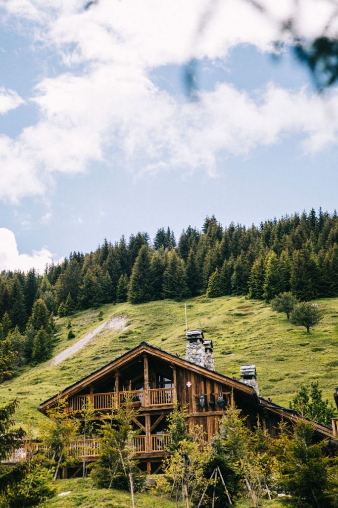 Un week-end en amoureux dans un chalet à la montagne en été. crédit photo : Clara Ferrand - blog Wildroad