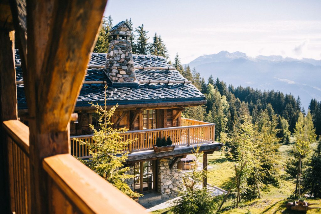 Hébergement insolite au coeur des montagne en Savoie. Un week-end parfait en amoureux. Crédit photo : Clara Ferrand - blog Wildroad #savoie #alpes