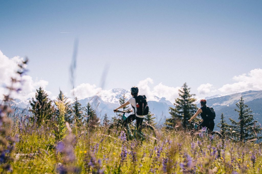 Découverte du VTT électrique à Meribel lors d'une sortie en montagne. crédit photo : Clara Ferrand - blog Wildroad