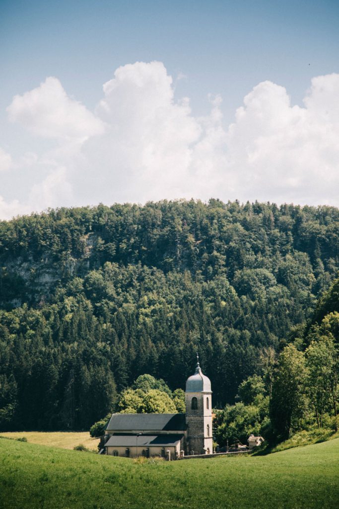 Les église traditionnel du jura. crédit photo : Clara Ferrand - blog Wildroad