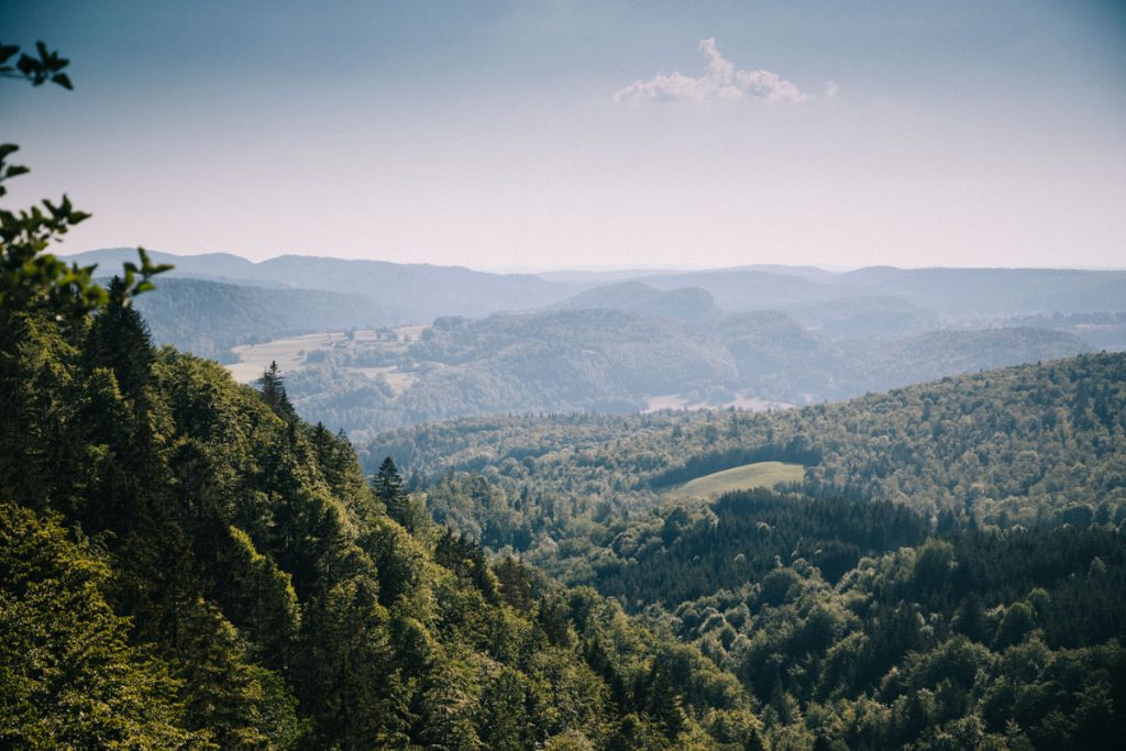 Trek dans le jura à travers ce massif de moyenne montagne en France. crédit photo : Clara Ferrand - blog Wildroad