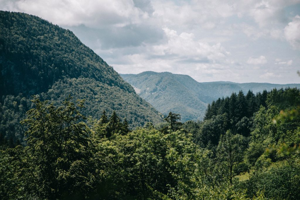 Les paysages du parc naturel régional du Haut jura. crédit photo : Clara Ferrand - blog Wildroad