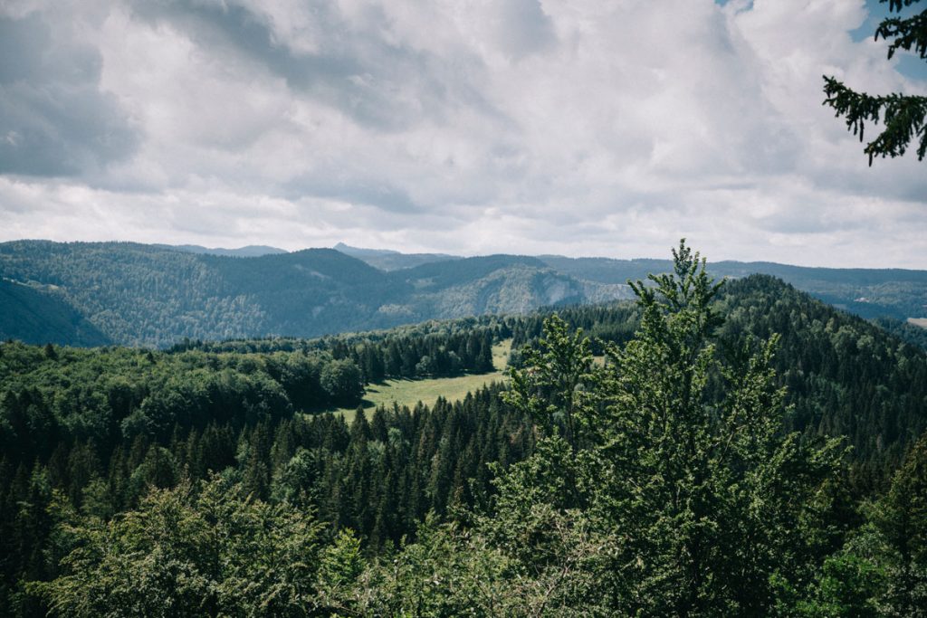 Fiare une randonnée itinérante de le massif du Haut Jura. crédit photo : Clara Ferrand - blog Wildroad