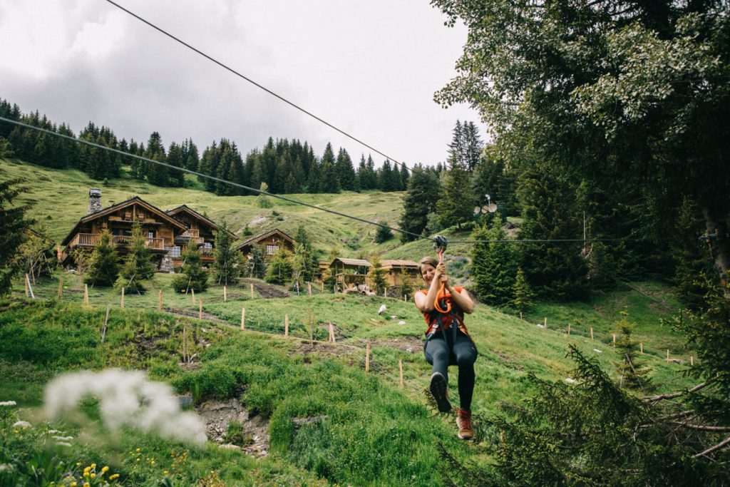 La tyrolienne du refuge de la Traye en Savoie. crédit photo : Clara Ferrand - blog Wildroad