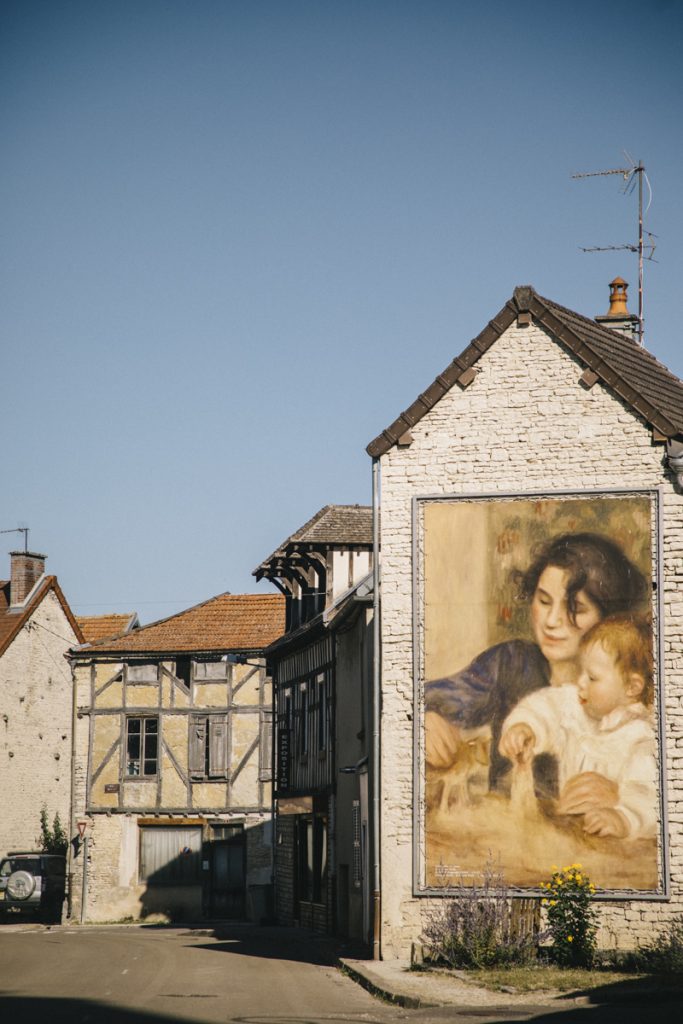Les peintures de Renoir dans le village d'Essuies dans l'Aube. crédit photo : Clara Ferrand - blog Wildroad