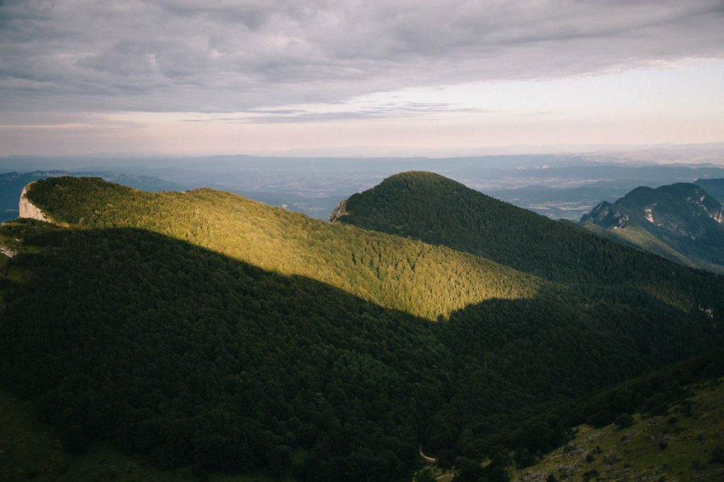 Les différents sommet du synclinal de la forêt de Saou. crédit photo : Clara Ferrand - blog Wildroad