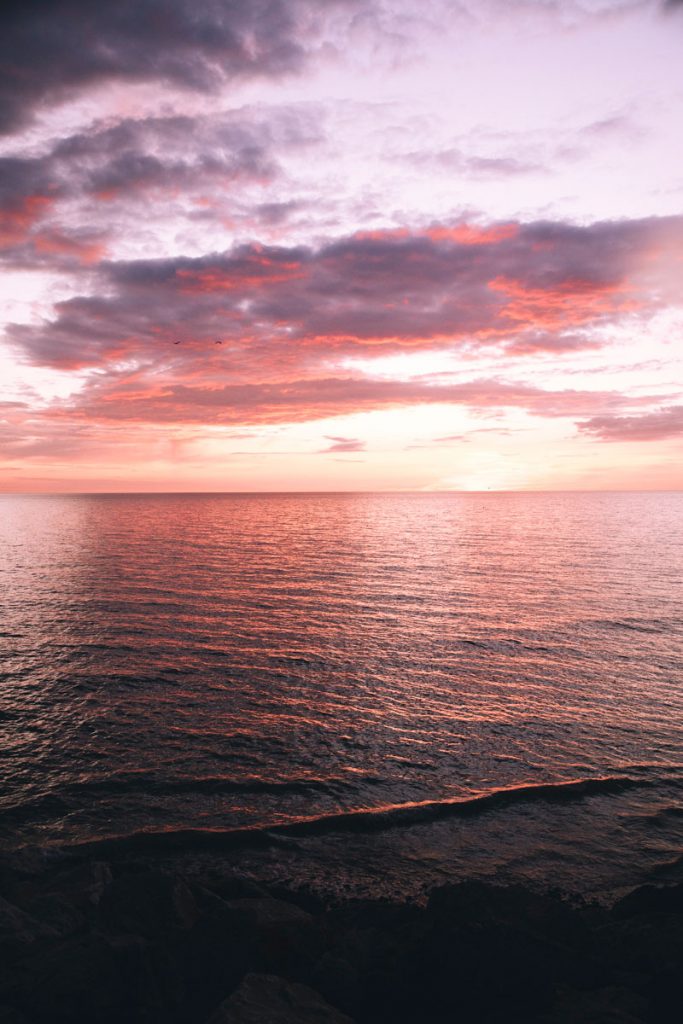 Coucher de soleil sur la mer depuis les côtes picardes. crédit photo : Clara Ferrand - blog Wildroad