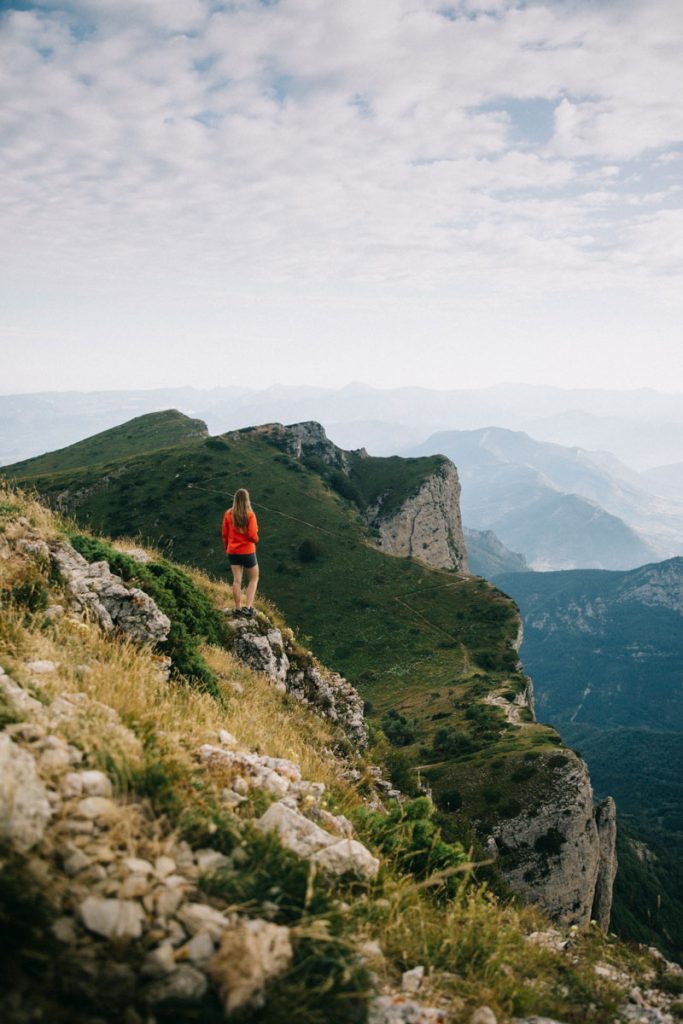 Le mont veyou sur la randonnée des 3 becs dans la Drôme. crédit photo : Clara Ferrand - blog Wildroad