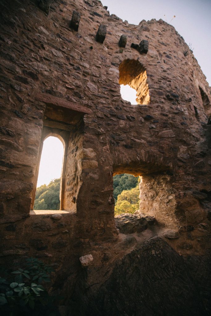Les ruines des 3 châteaux de Ribeauvillé dans le massif des vosges. crédit photo : Clara Ferrand - blog Wildroad