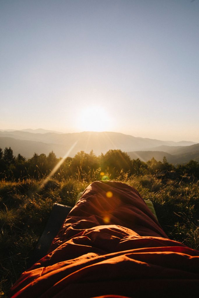 Le matériel à prévoir pour faire un bivouac dans le massif des Vosges en été. crédit photo : Clara Ferrand - blog Wildroad