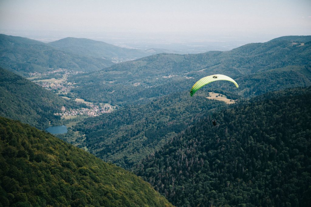 Les parapentiste du sommet du Ballon d'Alsace. crédit photo : Clara Ferrand - blog Wildroad