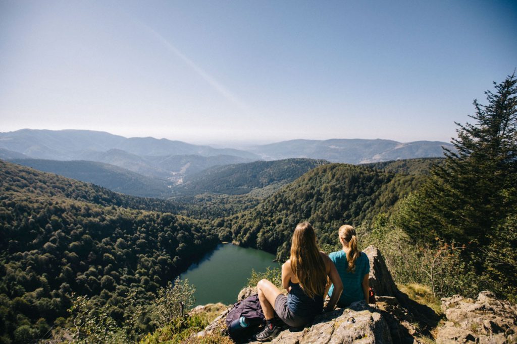 Le point de vue sur le lac des Perche depuis la tête des Perches dans le massif des Vosges. crédit photo : Clara Ferrand - blog Wildroad