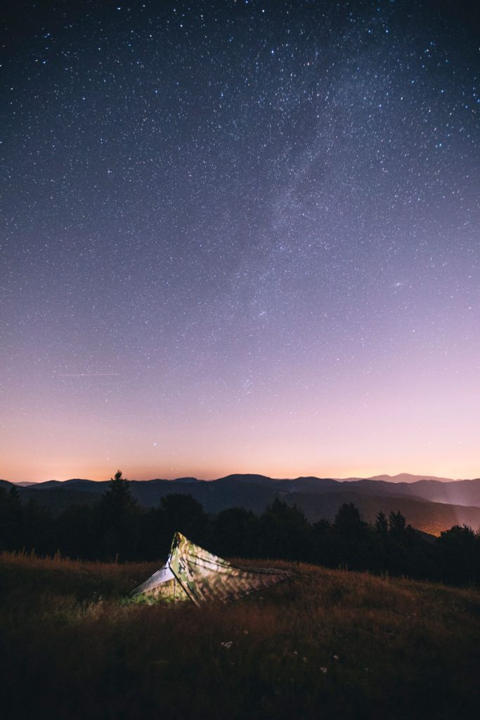 Bivouac dans le massif des vosges lors d'une randonnée itinérante sur le GR5. crédit photo : Clara Ferrand - blog Wildroad
