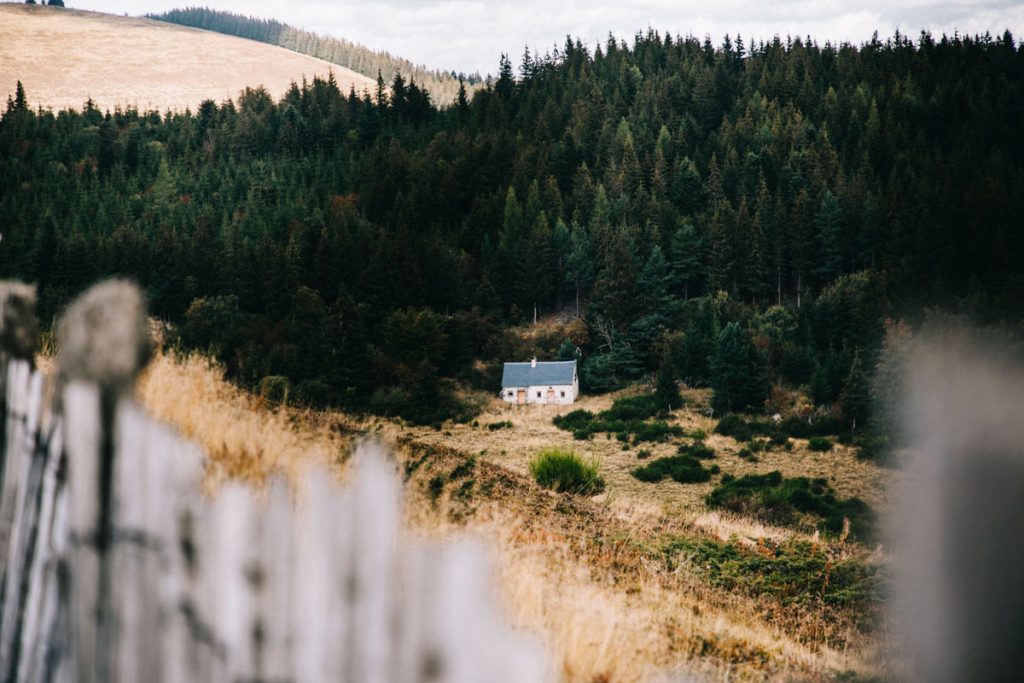 Buron auvergne dans la chaine des puy dans le massif Central. crédit photo : Clara Ferrand - blog Wildroad