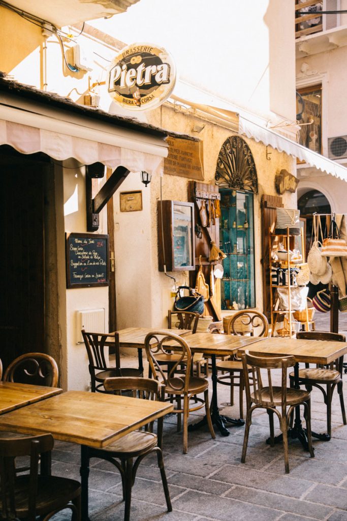 La cantina Doria un bon restaurant au coeur de la citadelle de Bonifacio. crédit photo : Clara Ferrand - blog Wildroad