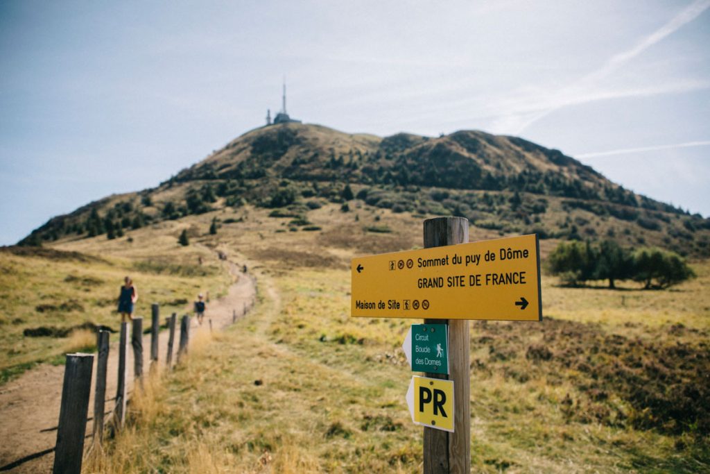 Le puy de Dôme grand site de France accessible à pied. crédit photo : Clara Ferrand - blog Wildroad