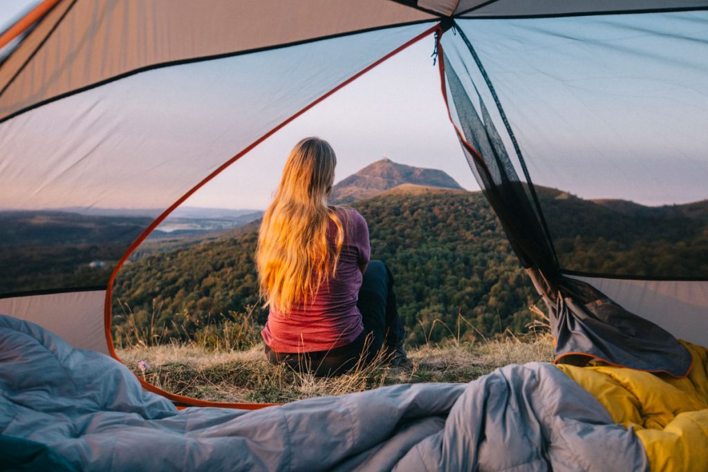 Les règles pour faire un bivouac dans le parc naturel des volcans d'Auvergne. crédit photo : Clara Ferrand - blog Wildroad