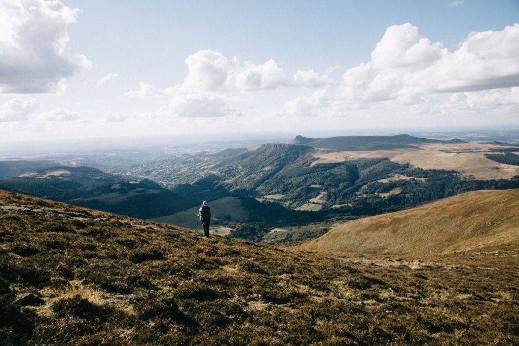 Quelles sont les plus belles randonnée itinérante à fair pour découvrir les volcans d'Auvergne. crédit photo : Clara Ferrand - blog Wildroad