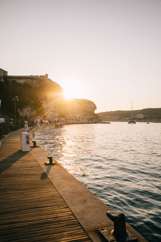 Visiter le port de Bonifacio et sa ville-basse. crédit photo : Clara Ferrand - blog Wildroad
