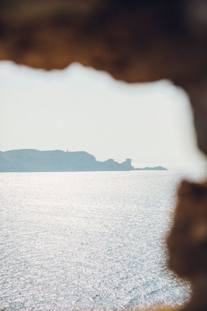 Les cap pertusato depuis les falaises de Bonifacio. crédit photo : Clara Ferrand - blog WIldroad