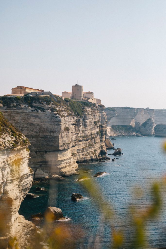 Visiter Bonifacio en une journée et voir le incontournable. crédit photo : Clara Ferrand - blog WIldroad
