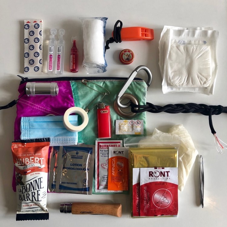Kit de survie complet en toile de parachutte