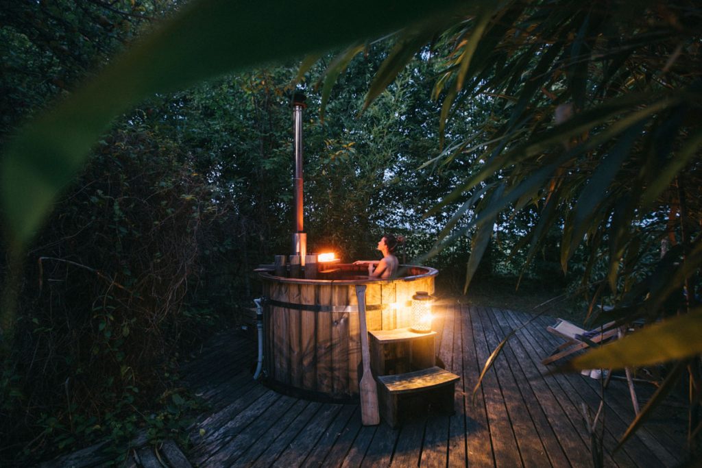 Faire un bain nordique à l'ecolodge la Belle-Verte. crédit photo : Clara Ferrand - blog Wildroad