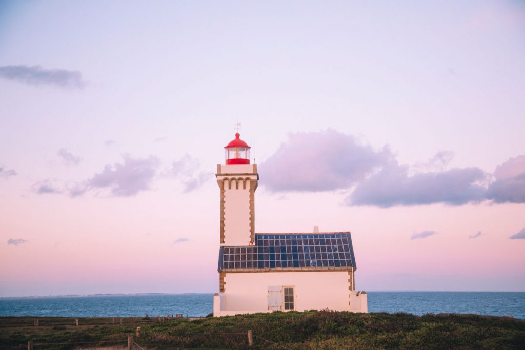 Le phare de la pointe des Poulains sur Belle-Île-en-mer. crédit photo : Clara Ferrand - blog Wildroad