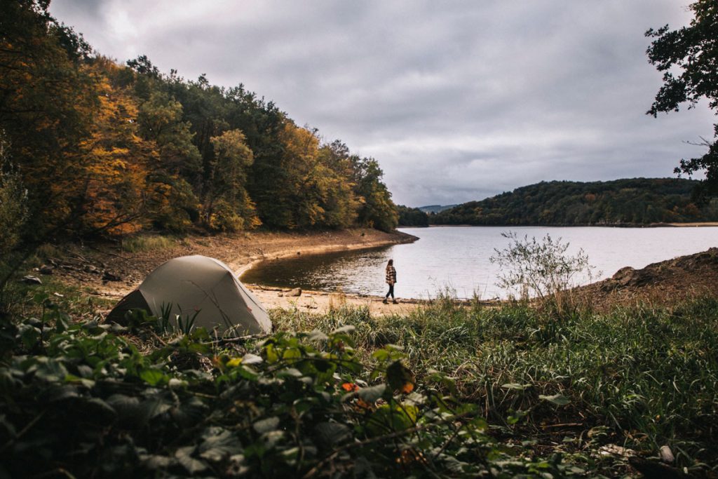 Bivouac autour du lac du Crescent dans le Morvan. crédit photo : Clara Ferrand - blog Wildroad