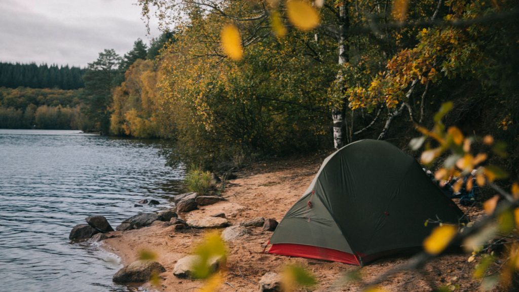 Bivouac autour des grands lac du Morvan en automne, quel équipement prévoir ? crédit photo : Clara Ferrand - blog Wildroad