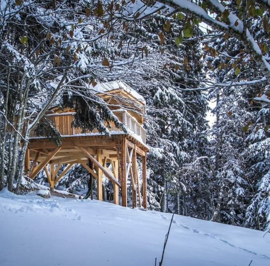 Une nuit dans une cabane perchée en Savoie, Les cabanes chartreuse insolite, à partir de 140 euros la nuit