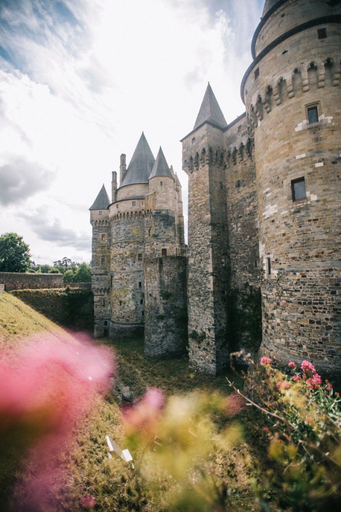 Le château de Vitré et ses tours médiévales pour un week-end culture en Bretagne. crédit photo : Clara Ferrand - blog Wildroad