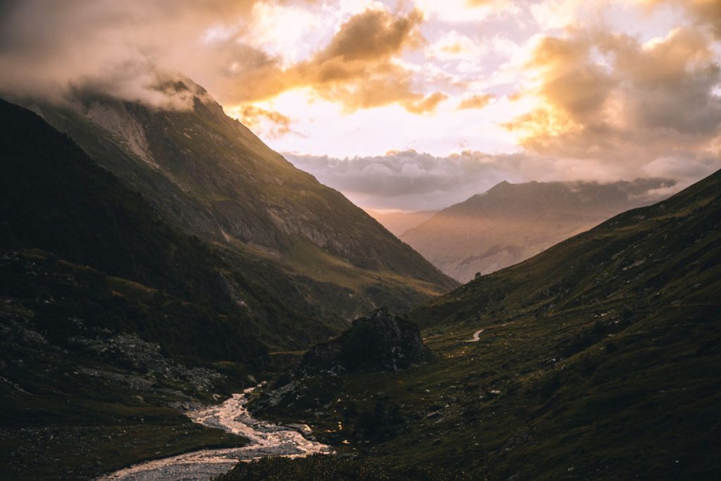 Coucher de soleil depuis le refuge de la Glière dans le parc de la Vanoise. crédit photo : Clara Ferrand - blog Wildroad