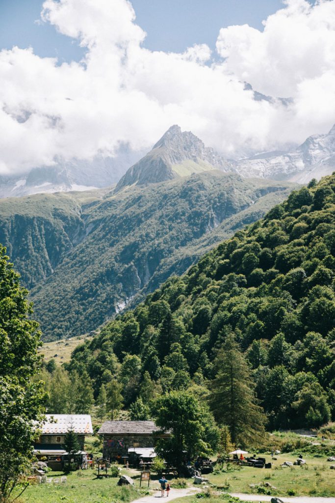 Le hameau du Laisonnay-d'en-Bas d'en Bas une porte d'accès pour les randonnée dans la Vanoise. crédit photo : Clara Ferrand - blog Wildroad