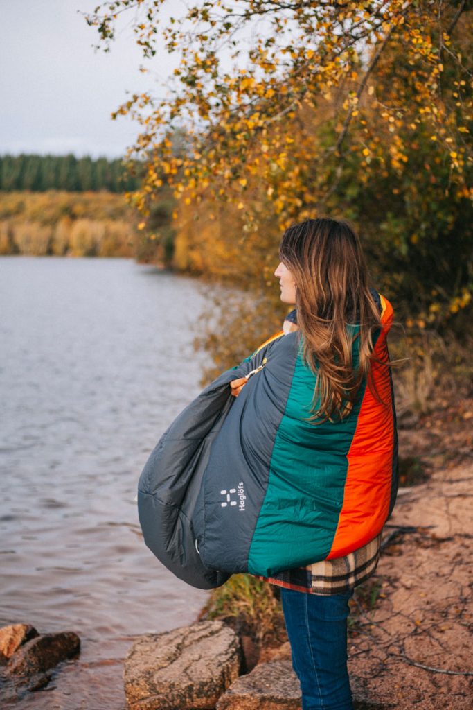 Mon duvet recyclée Haglof pour me tenir au chaud lors d'un bivouac. crédit photo : Clara Ferrand - blog Wildroad