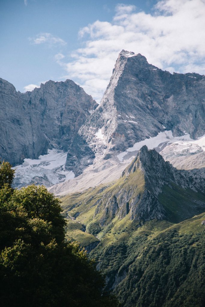 Le glacier de l'Epena et de la Glière en été. crédit photo : Clara Ferrand - blog Wildroad