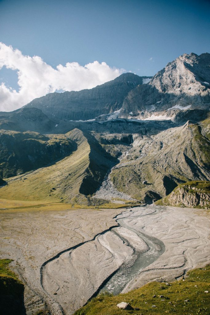 Le lac asséché de la Glière au pied du glacier de la Grande motte. crédit photo : Clara Ferrand - blog Wildroad