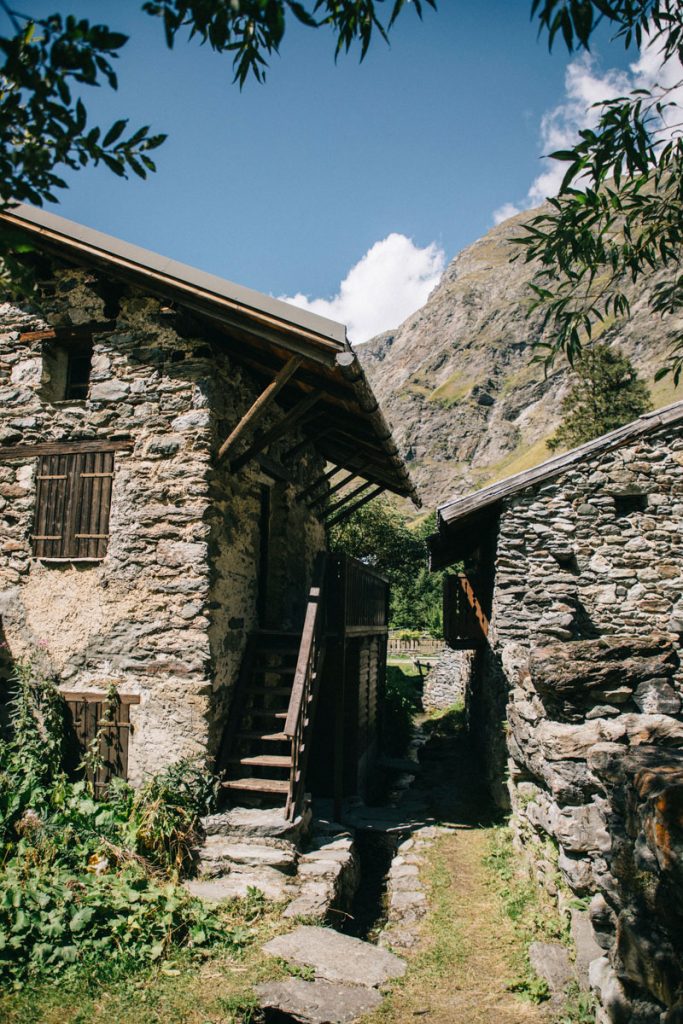 Le hameau du Laisonnay d'en bas au départ de la randonnée du tour de la Vallaisonnay. crédit photo : Clara Ferrand - blog WIldroad