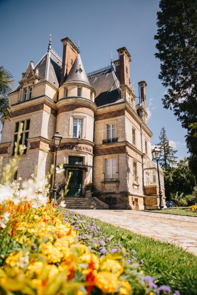 L'hôtel de ville d'éperon en Ile-de-France. crédit photo : Clara Ferrand - blog Wildroad
