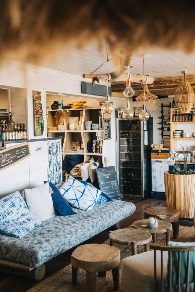 Le restaurant de la paillote à Mano au port du Palais sur Belle-ile. crédit photo : Clara Ferrand - blog Wildroad