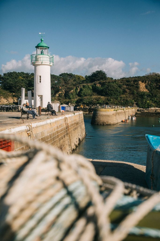 Le phare du port de Sauzon. crédit photo : Clara Ferrand - blog Wildroad