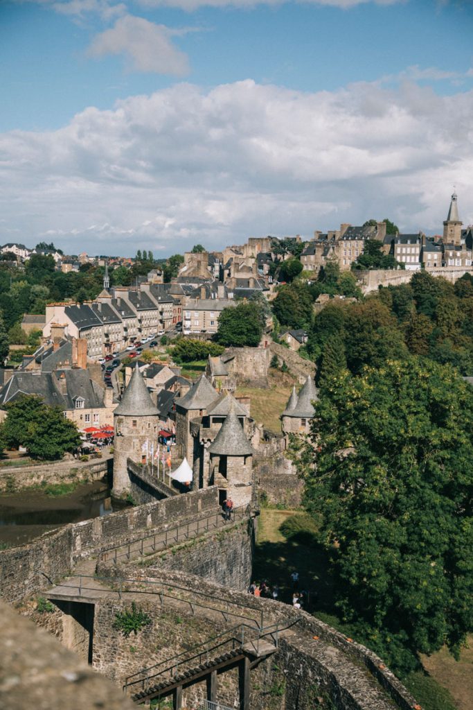 Panorama sur Fougères depuis la tour Mélusine dans le château médiévale. crédit photo : Clara Ferrand - blog Wildroad