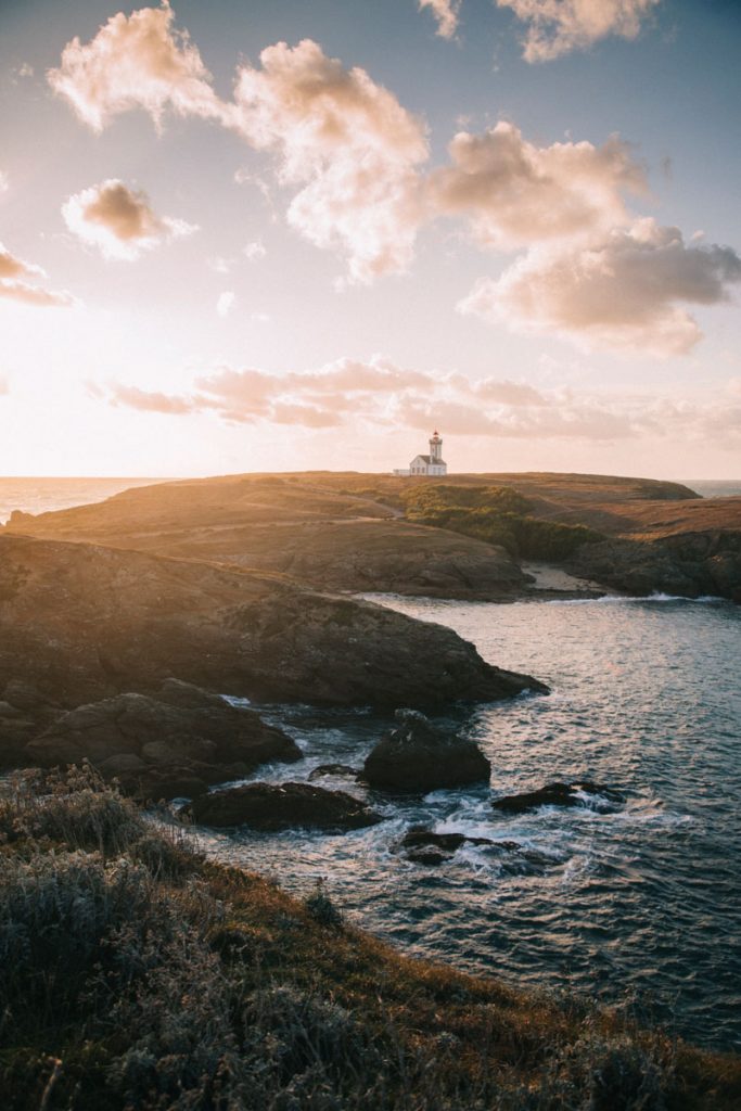 Le phare d cela pointe des Poulains au coucher du soleil. crédit photo : Clara Ferrand - blog Wildroad