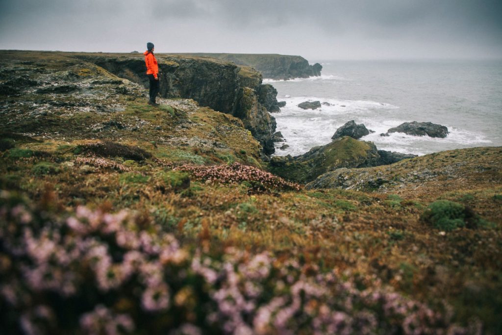 Le sentier côtier qui fait le tour de Belle-Île-en-mer. crédit photo : Clara Ferrand - blog Wildroad