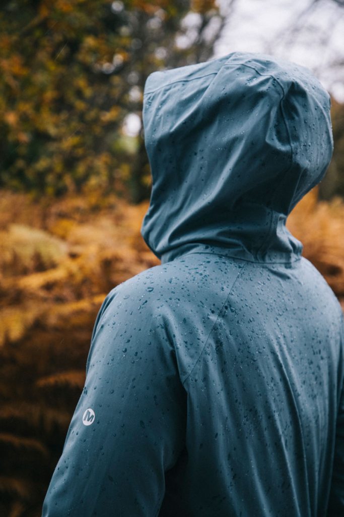 test de la nouvelle veste imperméable Merrell dans le Morvan. crédit photo : Clara Ferrand - blog Wildroad