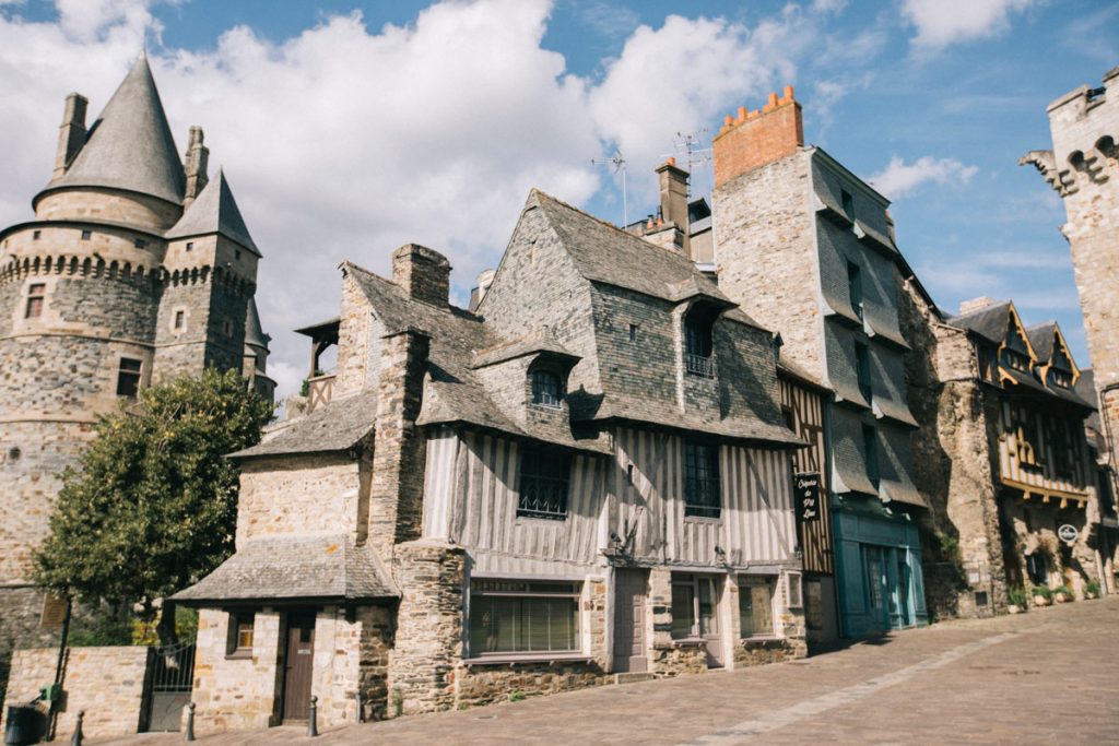 Les maisons à pans de bois lors d'un week-end à Vitré en Bretagne. crédit photo : Clara Ferrand - blog Wildroad
