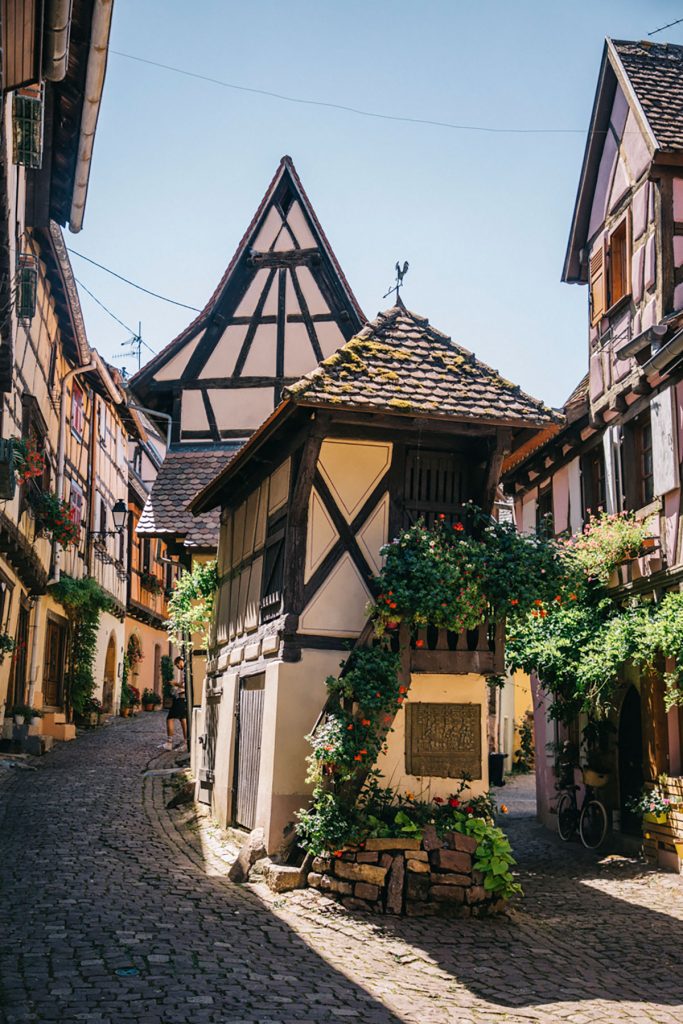 L'alsace à vélo un itinéraire qui passe par Eguisheim. crédit photo : Clara Ferrand - blog WIldroad