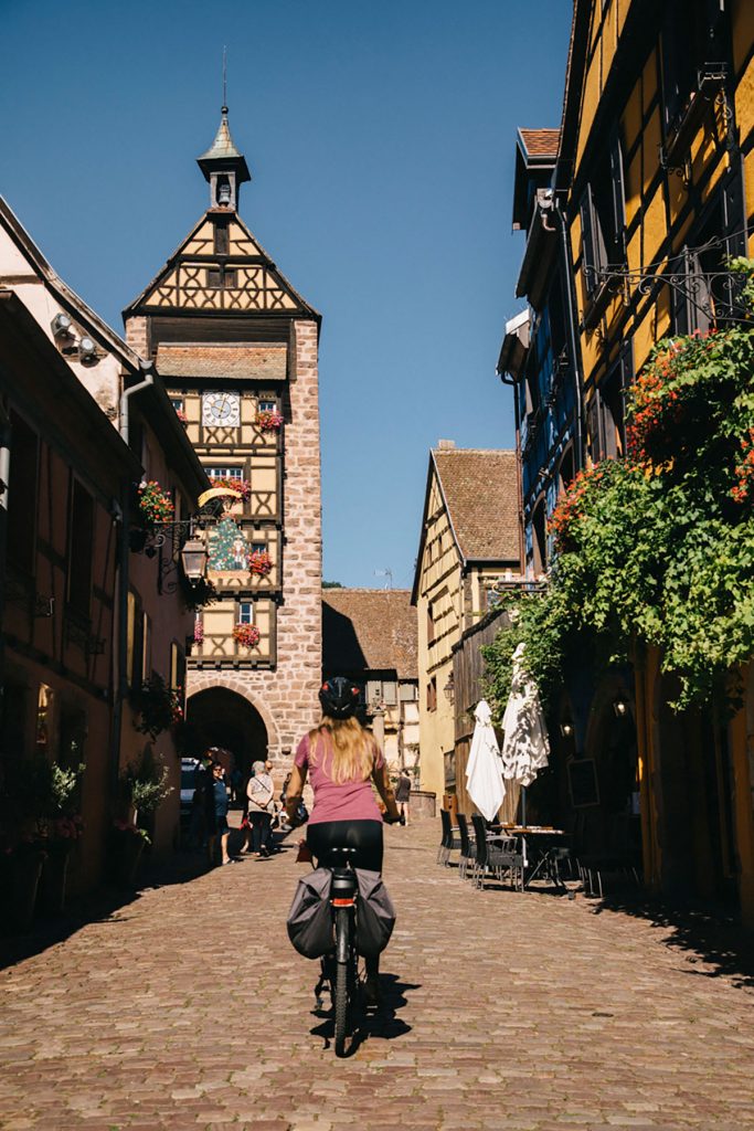 La tour médiavale sur la route des vins à Riquewihr. crédit photo : Clara Ferrand - blog WIldroad