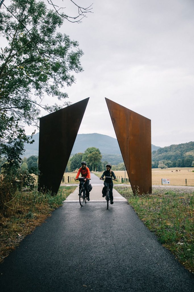 Le portes du bonheur sur la voie verte autour de Rosheim en Alsace. crédit photo : Clara Ferrand - blog Wildroad